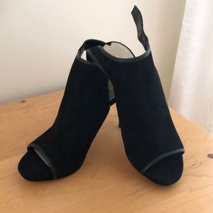 Gorgeous Via Spiga Women’s Dress Sandal. Wore only once!